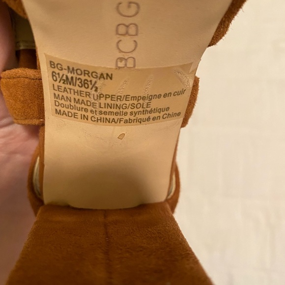 BCBG tan side Platform heel. - Picture 8 of 8
